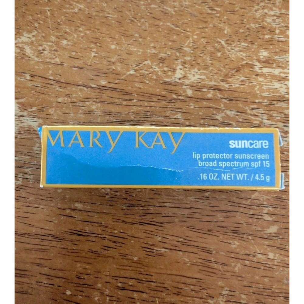Mary Kay Suncare Lip Protector Sunscreen Broad Spectrum SPF 15 054110